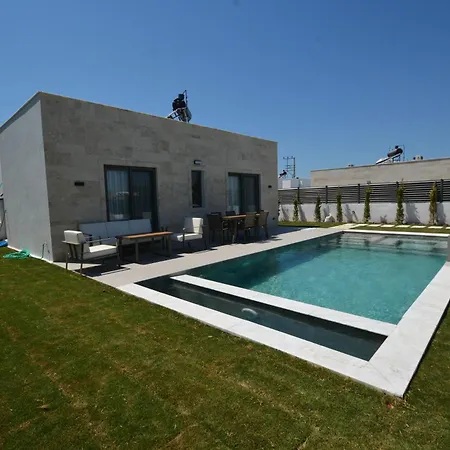 Kaura Villalari Villa *